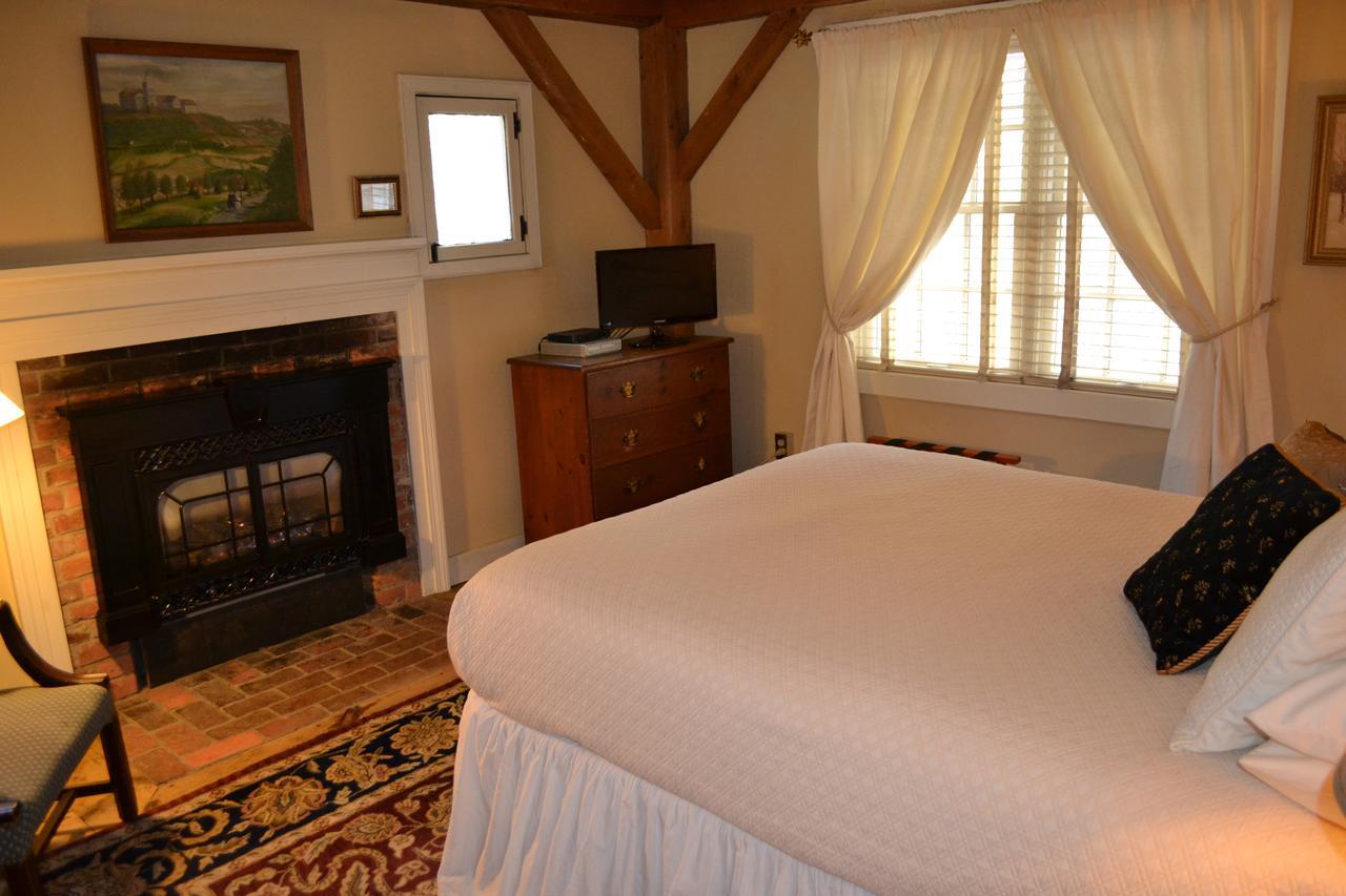 The Inn At Weathersfield Perkinsville Room photo