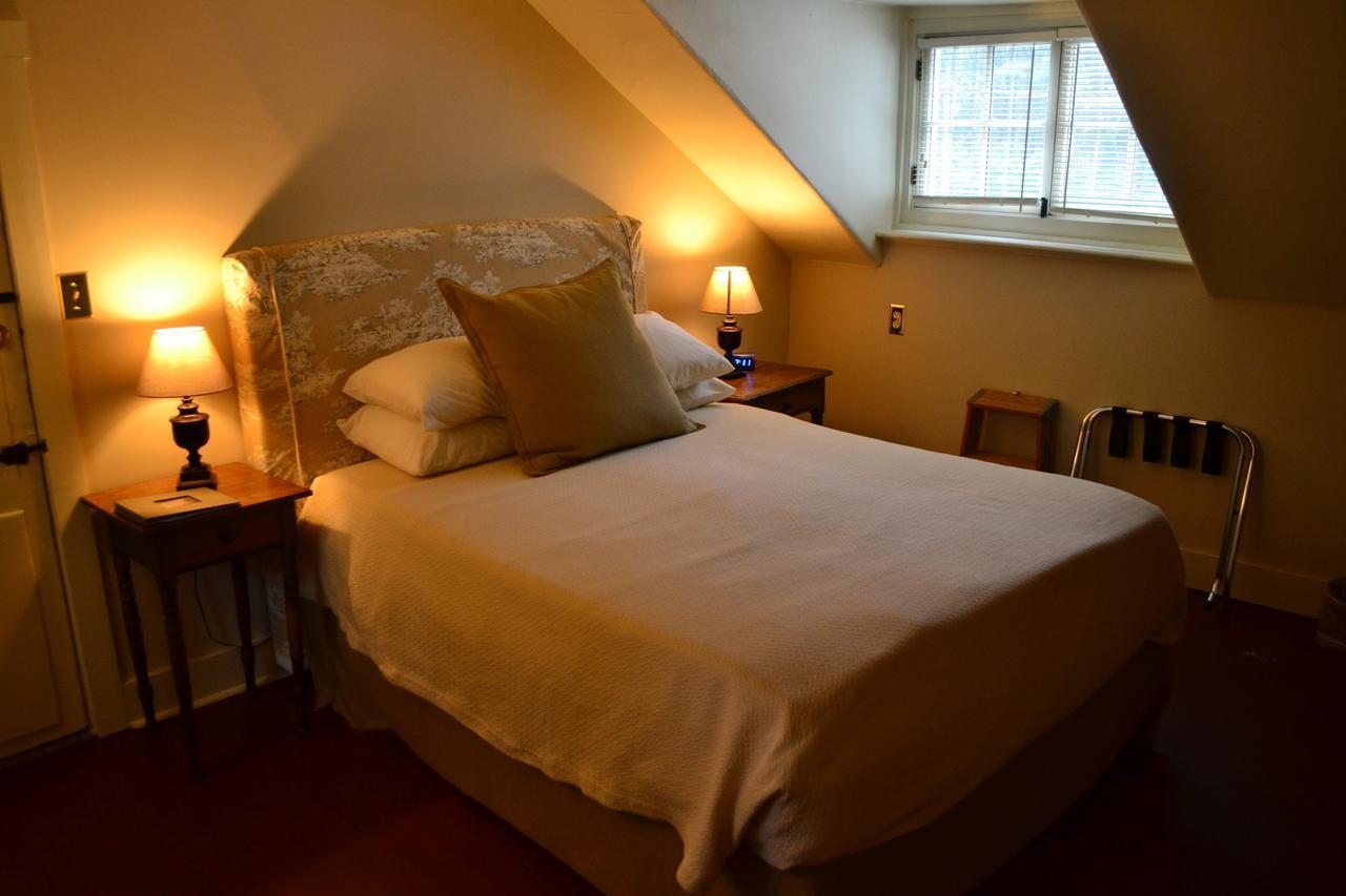 The Inn At Weathersfield Perkinsville Room photo