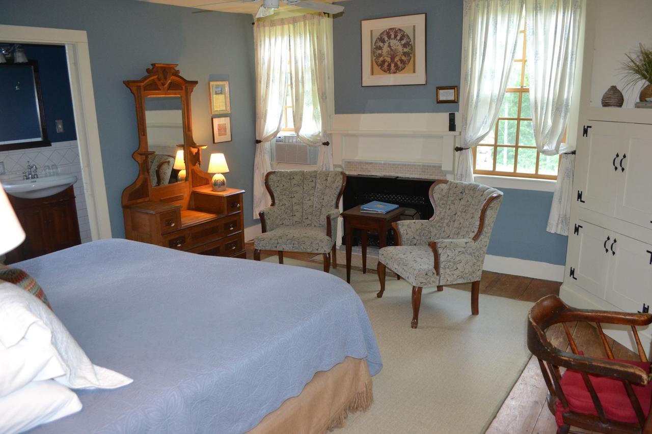 The Inn At Weathersfield Perkinsville Room photo