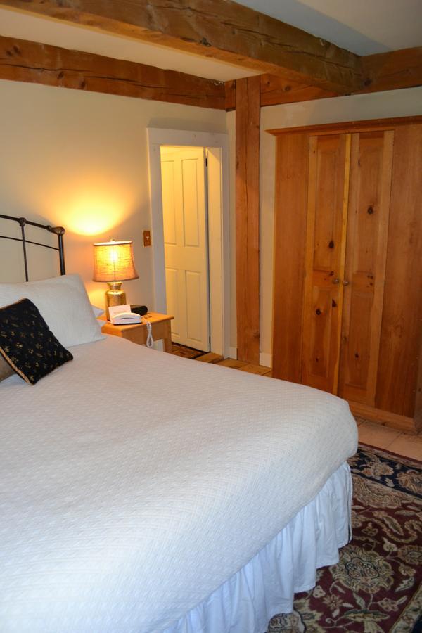 The Inn At Weathersfield Perkinsville Room photo